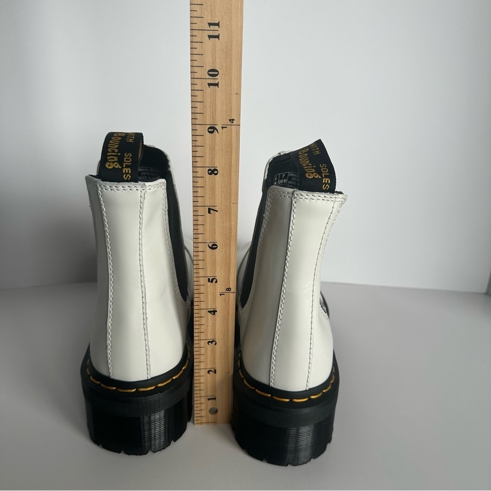 DR MARTENS 2976 SMOOTH LEATHER PLATFORM CHELSEA BOOTS - Picture 4 of 8